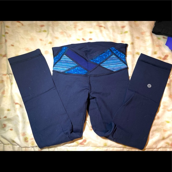 Lululemon Wunder Under Crop III - Picture 1 of 3